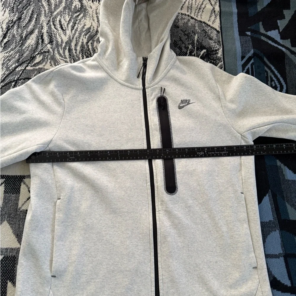 Nike Tech Oatmeal Heather/Reflective Black Reverse/Full-Zip Performance Jacket